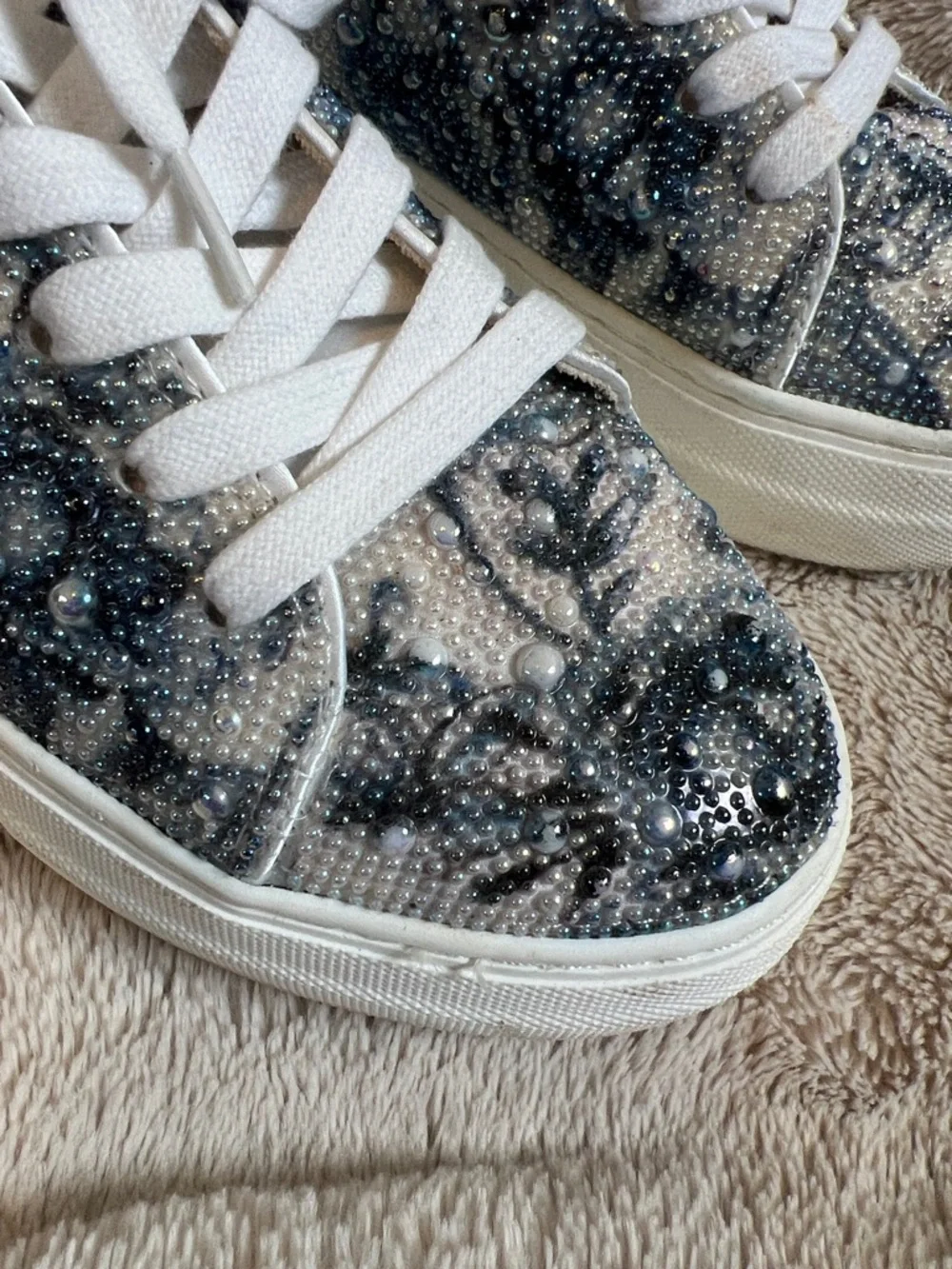 Betsey Johnson Sidny Blue Floral Sequin Sneakers - Sz 7.5 - Picture 6 of 12